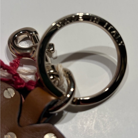 NWT $567  Valentino Rockstud Leaf Leather Bag Charm/Keychain - Picture 11 of 16